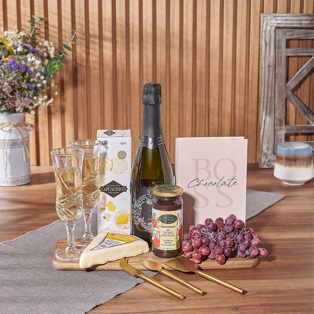 Kosher Gourmet Sparkling Wine Basket – how the gift is presented