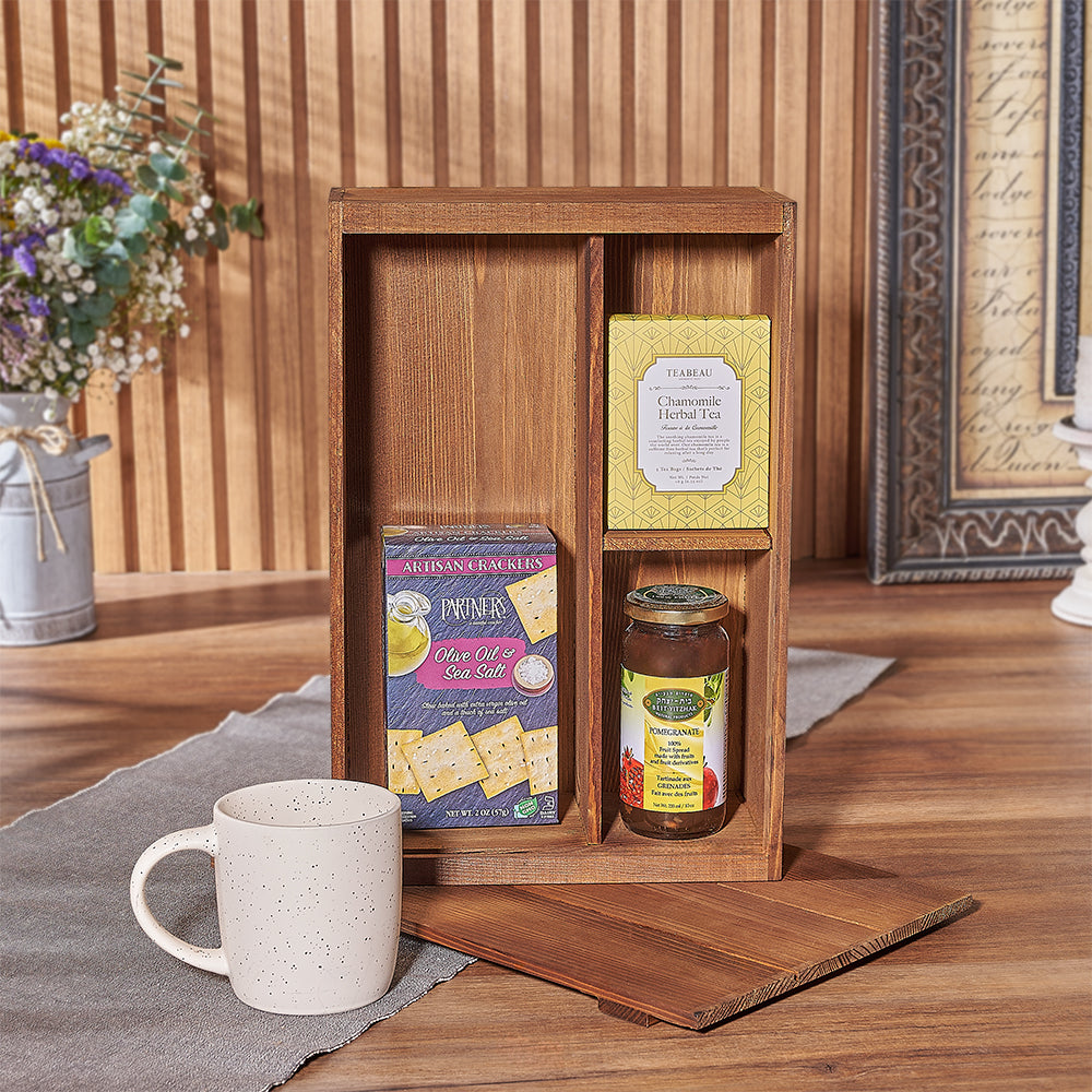 Wooden Decanter Box Gourmet Gift Basket with Tea and Crackers – how the gift is presented