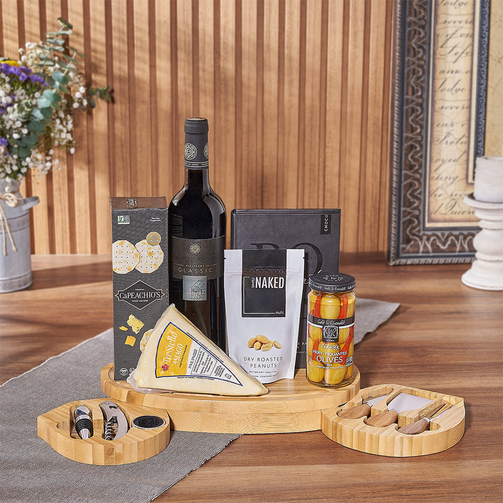 Premium Kosher Wine Gift Basket with Dark Chocolate and Asiago Cheese – how the gift is presented