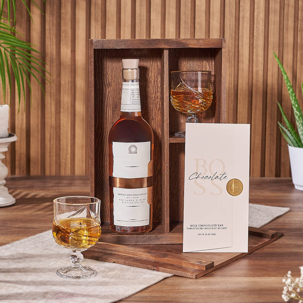 Wooden Liquor Gift Box with Glasses – how the gift is presented