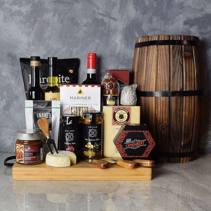 Wine with Cheese Knives Gift Basket – how the gift is presented