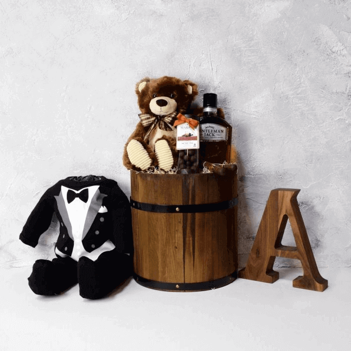 Wooden Barrel Liquor Gift Basket with Gourmet Caramels and Cigars – how the gift is presented