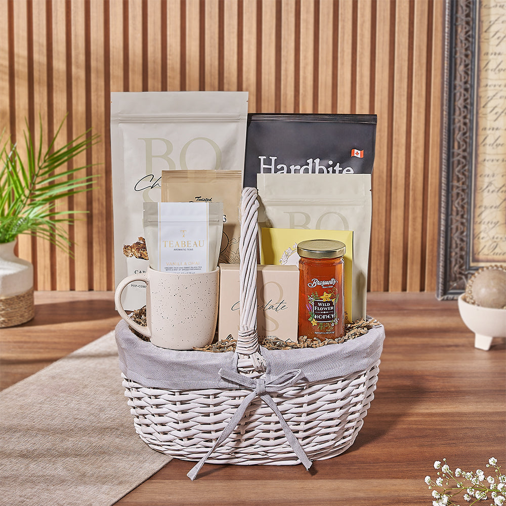 Elegant Large White Wicker Basket with Assorted Snacks – how the gift is presented