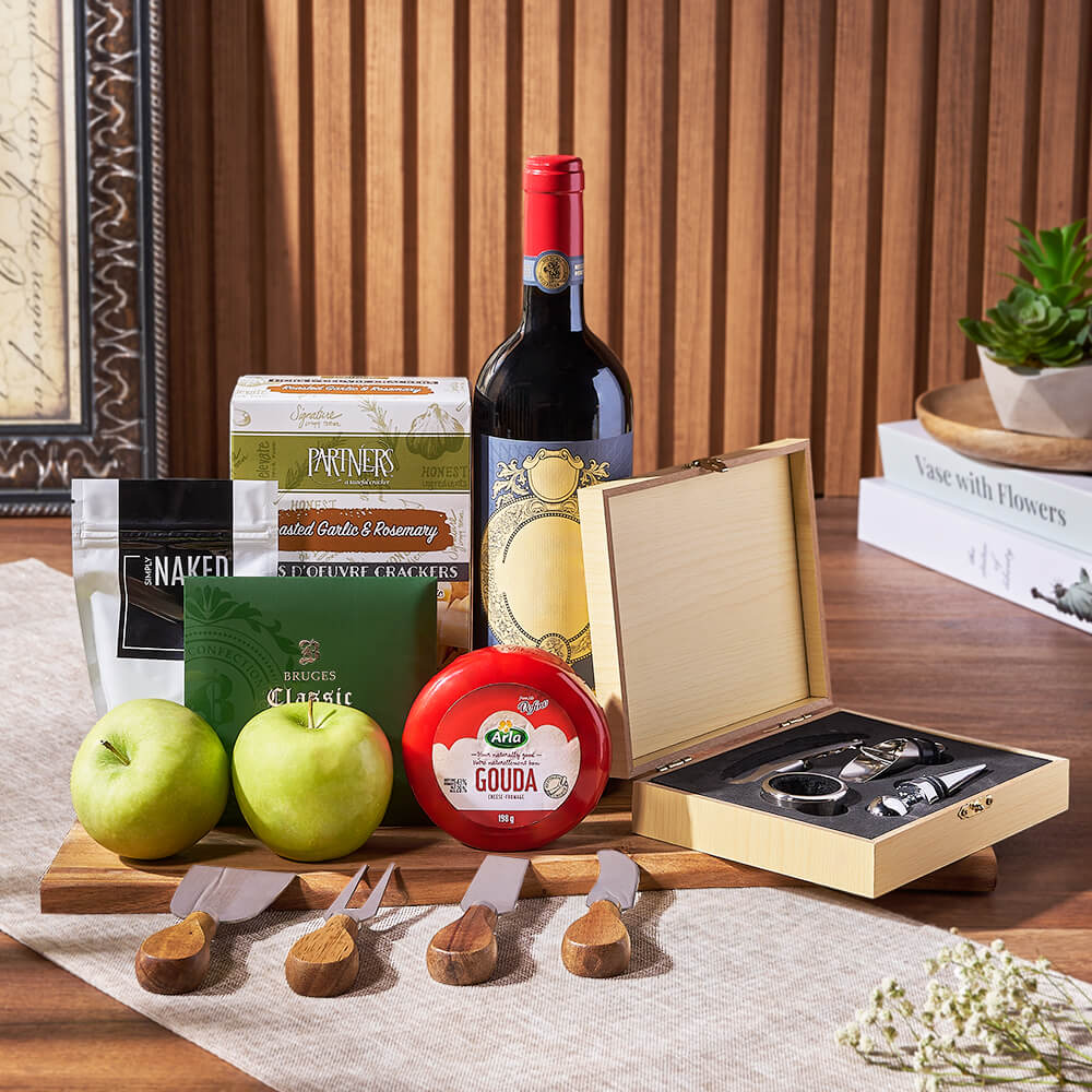 Wine Basket with Cheese and Apples – how the gift is presented