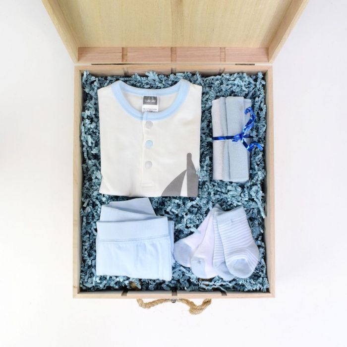 Rustic Handmade Crate Baby Gift Set for Welcoming Boy – how the gift is presented