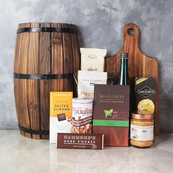 Jewish New Year Kosher Gourmet Basket with Acacia Board – how the gift is presented