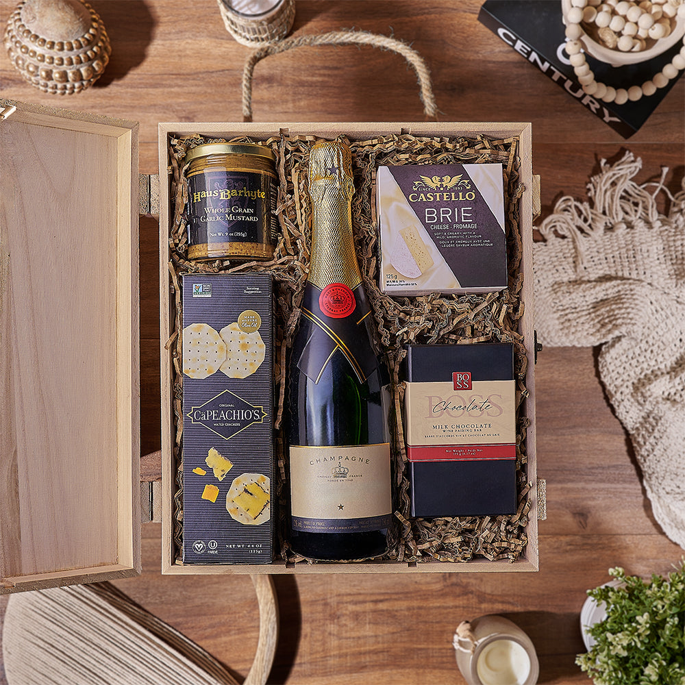 Chocolate and Sparkling Wine Gift Box – how the gift is presented