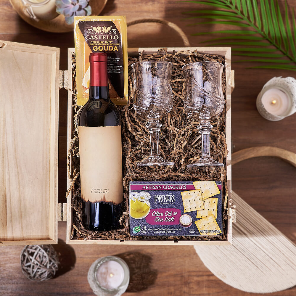 Deluxe Wooden Crate Wine Gift with Gouda Cheese & Olive Oil Crackers – how the gift is presented