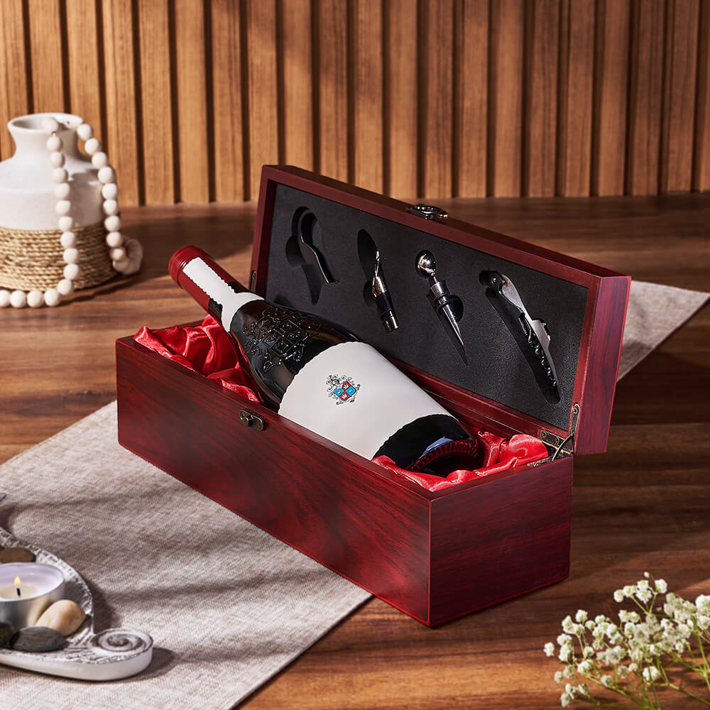 Mahogany Wood Wine Gift Box with Bottle and Accessories – how the gift is presented