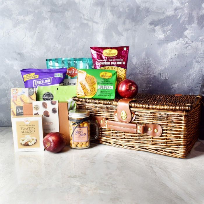 Elegant Diwali Gift Basket with Cookies and Fruits – how the gift is presented