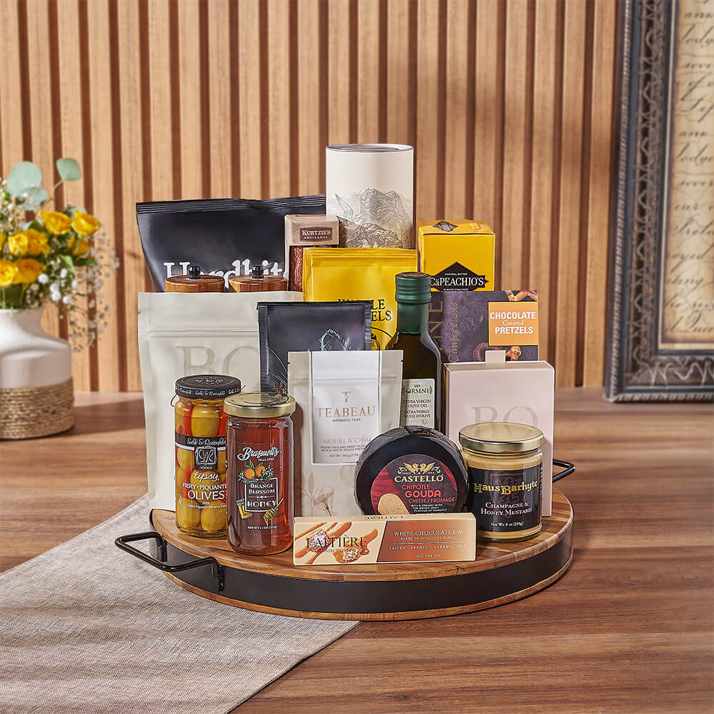 Whiskey and Gourmet Food Basket – how the gift is presented