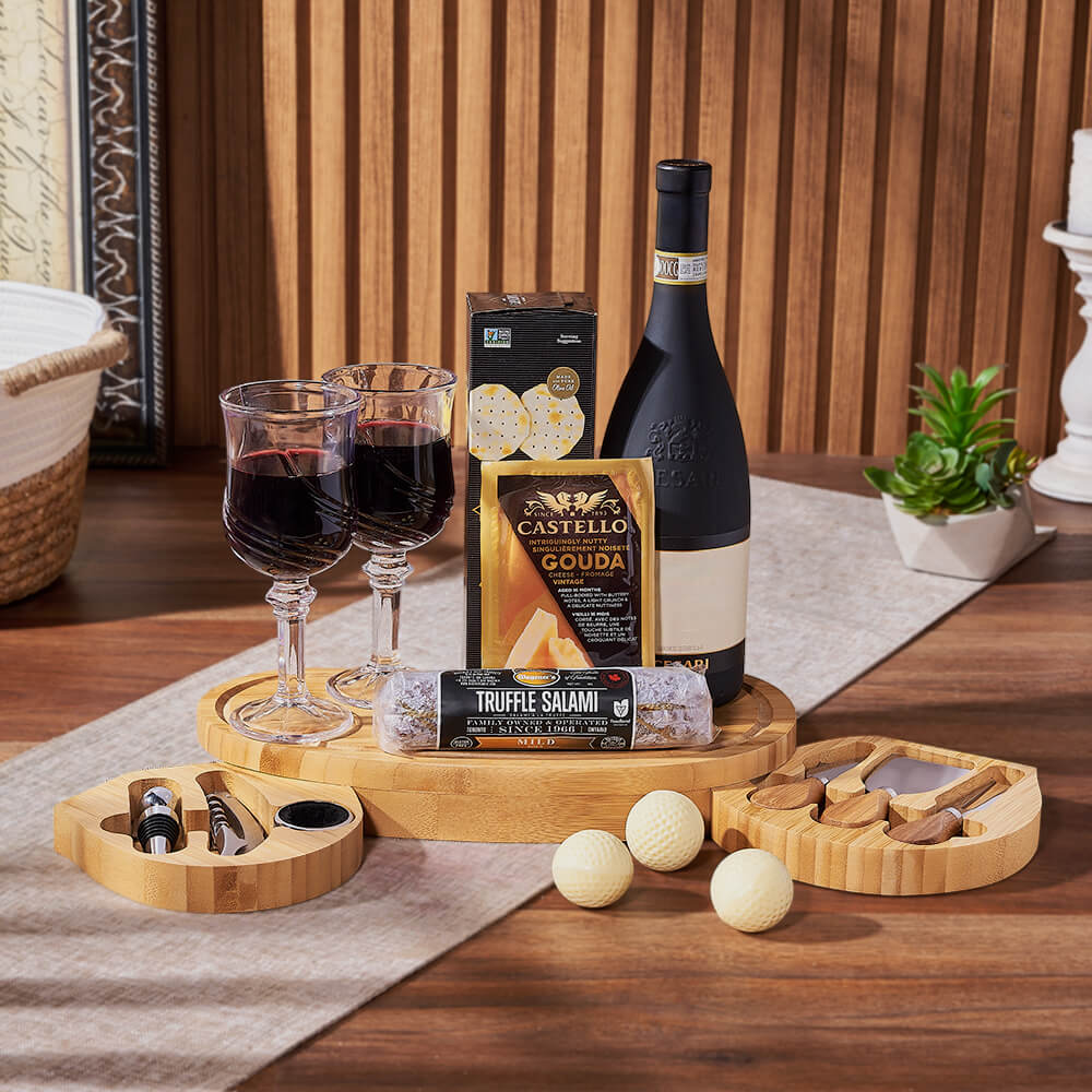 Golf-Themed Gourmet Wine Gift with Castello Gouda and Crackers – how the gift is presented