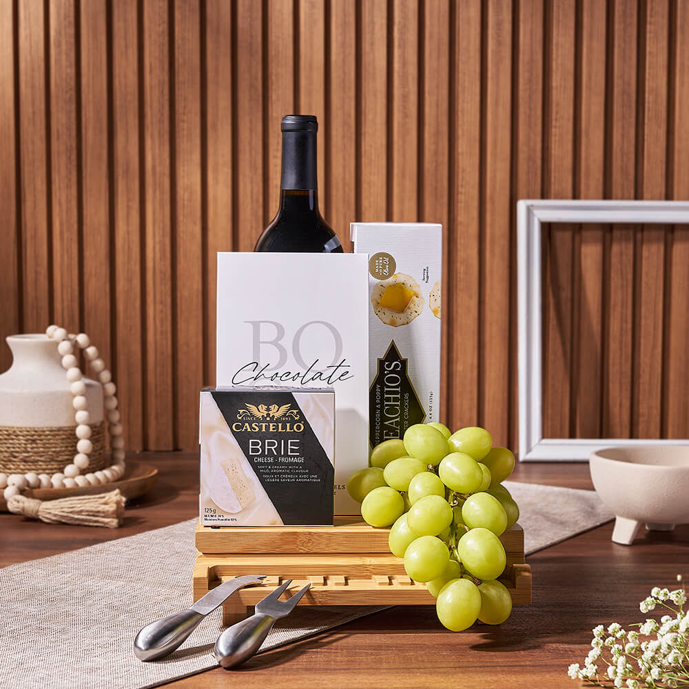Wine Cheese and Chocolate Gift – how the gift is presented