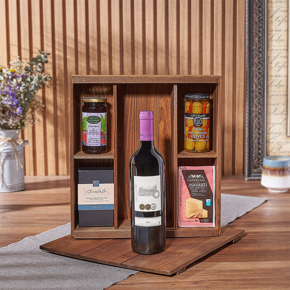 Wooden Decanter Box Wine Gift with Kosher Wine and Gourmet Treats – how the gift is presented