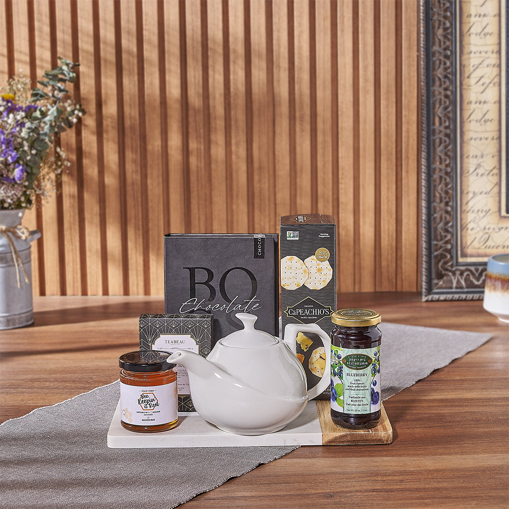 Elegant Gourmet Food and Tea Gift Basket – how the gift is presented