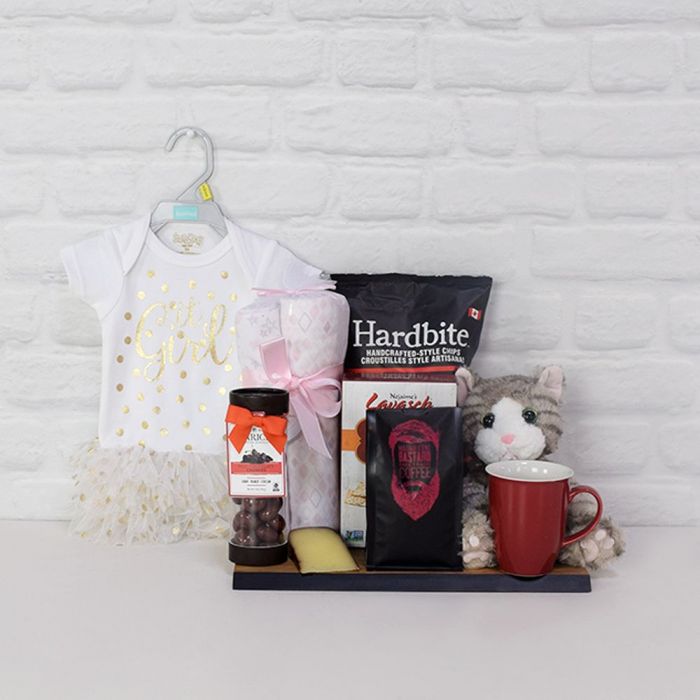 Deluxe Baby Gift Basket for Baby Girl Arrival – how the gift is presented