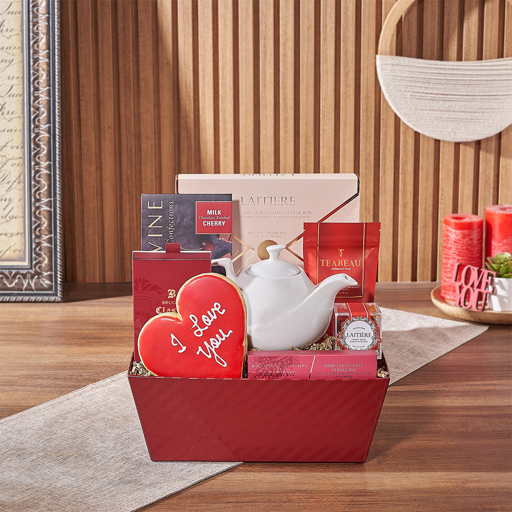 Marcus Robertus Ceramic Teapot with Valentine’s Day Treats – how the gift is presented
