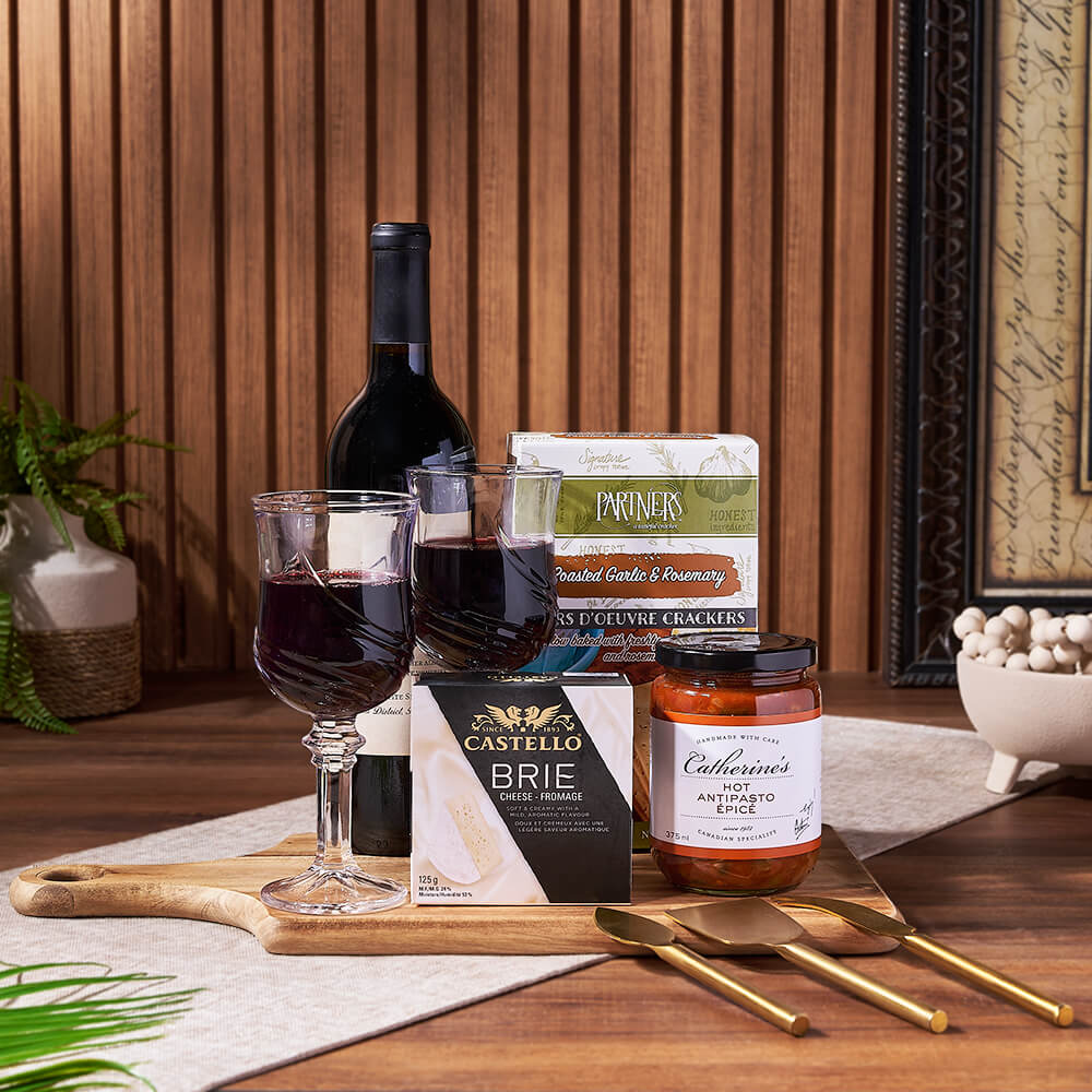 Wine Gift Basket with Castello Brie – how the gift is presented