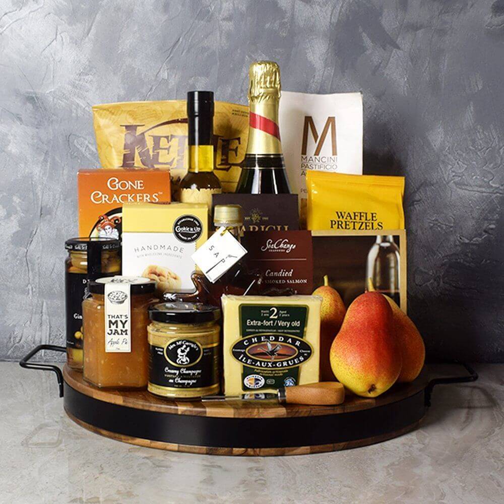 Champagne with Wood Serving Board Set – how the gift is presented