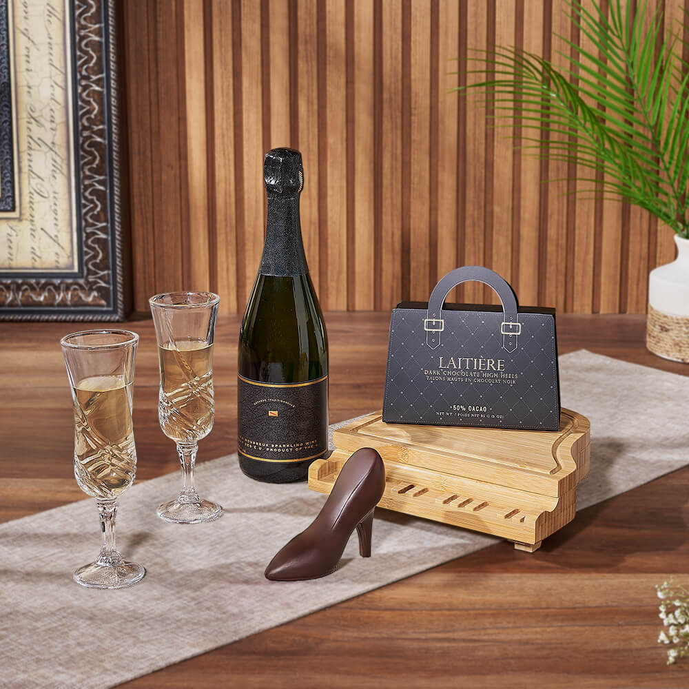 Sparkling Wine Gift Basket Featuring Grand Piano Cheese Board and Dark Chocolate – how the gift is presented