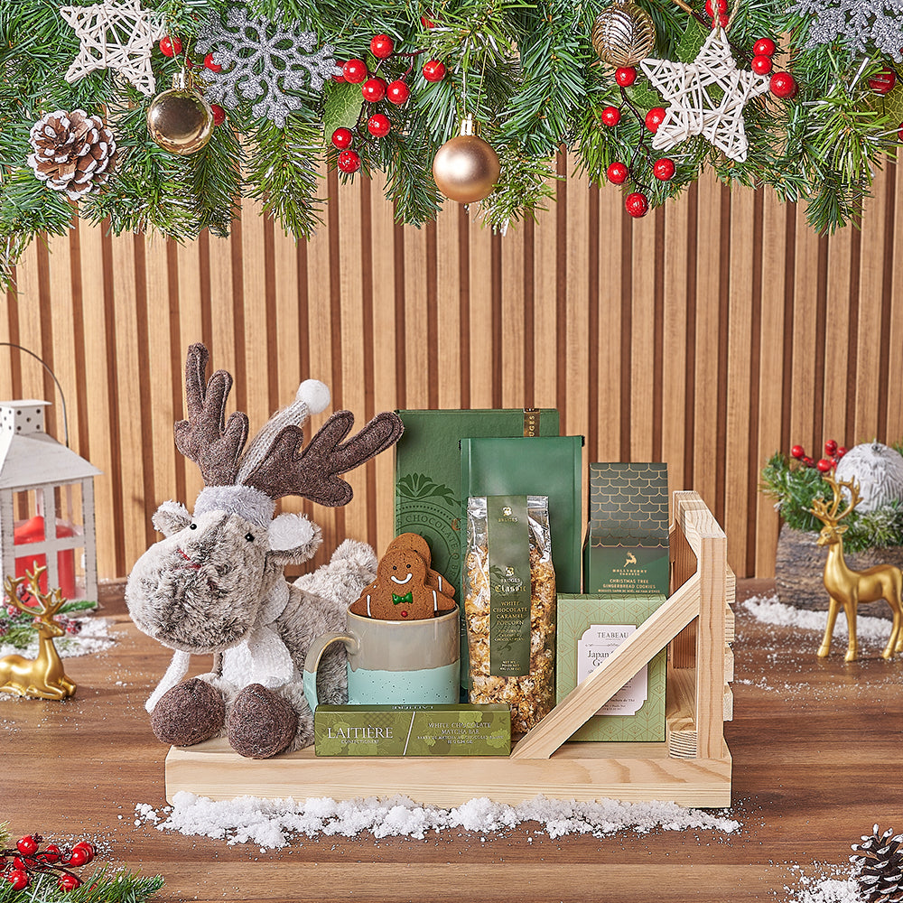 Festive Sleigh Gift Basket with White Chocolate and Tea – how the gift is presented