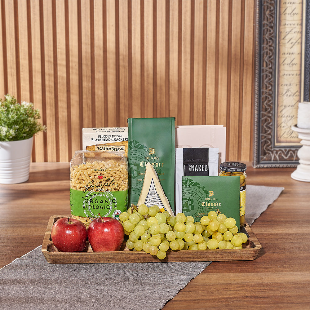 Deluxe Gourmet Kosher Gift Basket with Premium Snacks – how the gift is presented