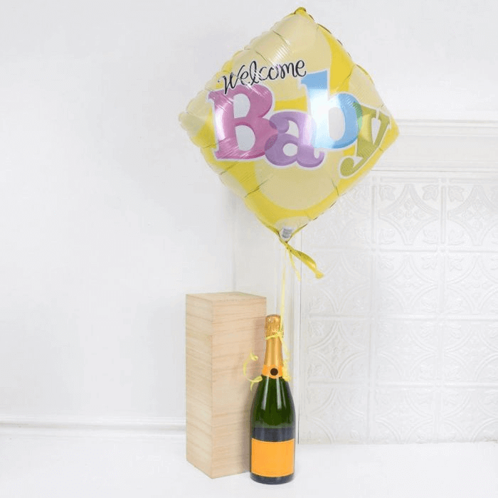 Champagne Gift Basket with Welcome Balloon – how the gift is presented